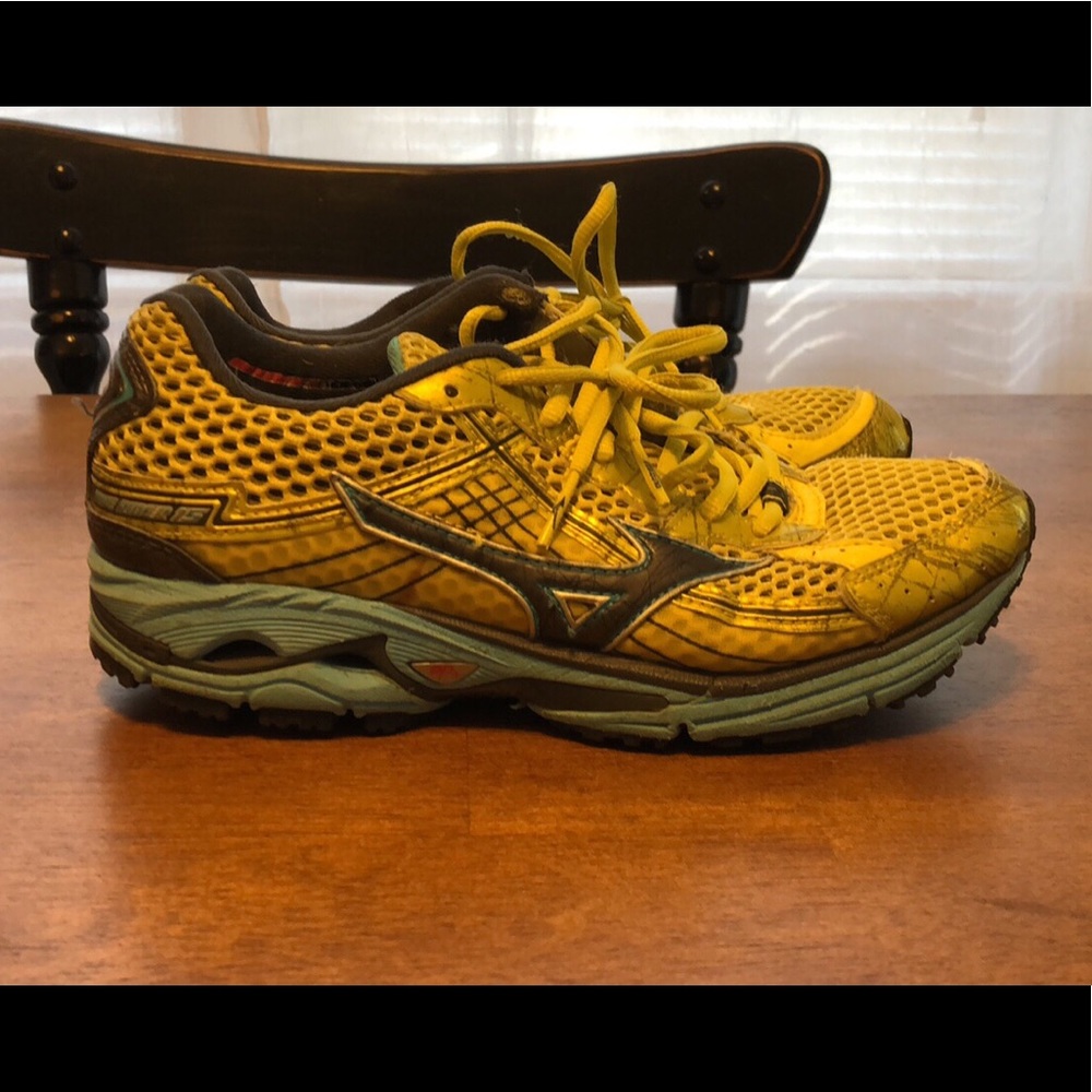 Mizuno Wave Rider 15 Running Shoes